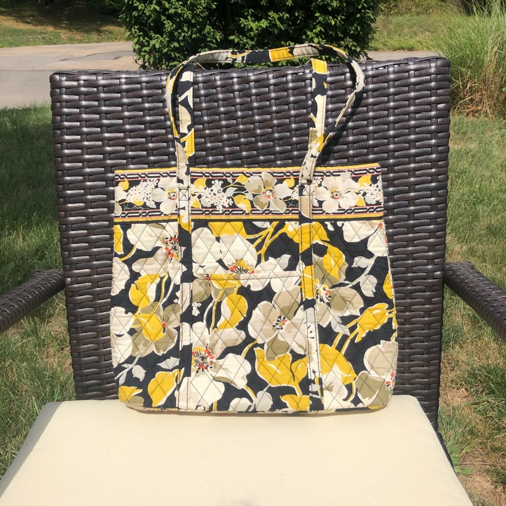 NWOT VERA BRADLEY RETIRED PATTERN TOTE
